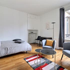 Studio for rent for €1,553 per month in Paris, Rue de Paradis
