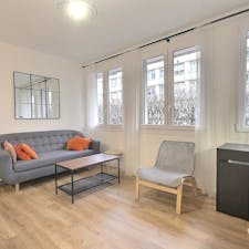 Apartment for rent for €2,384 per month in Levallois-Perret, Rue du Président Wilson