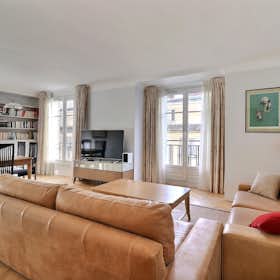 Apartment for rent for €2,160 per month in Paris, Rue Fantin Latour