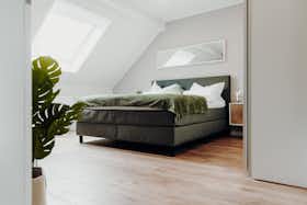 Apartment for rent for €1,500 per month in Völklingen, Am Schulberg