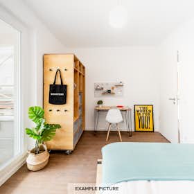 Private room for rent for €845 per month in Berlin, Klara-Franke-Straße
