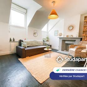 Квартира сдается в аренду за 1 292 € в месяц в Grenoble, Rue Champollion