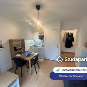 Apartment for rent for €595 per month in Rouen, Rue Guy de Maupassant