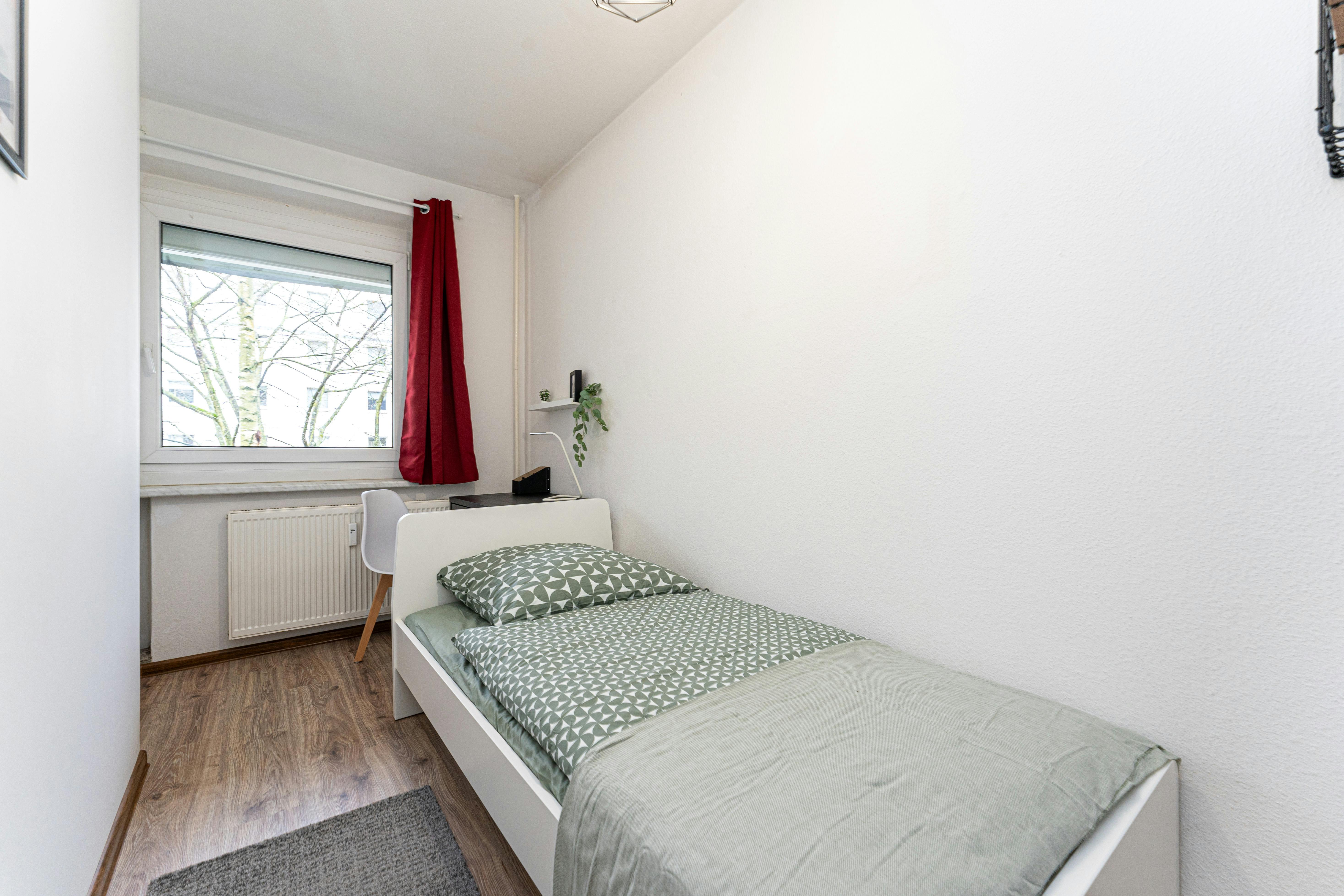 私人房间 正在以 €590 的月租出租，其位于 Potsdam, Am Schlangenfenn