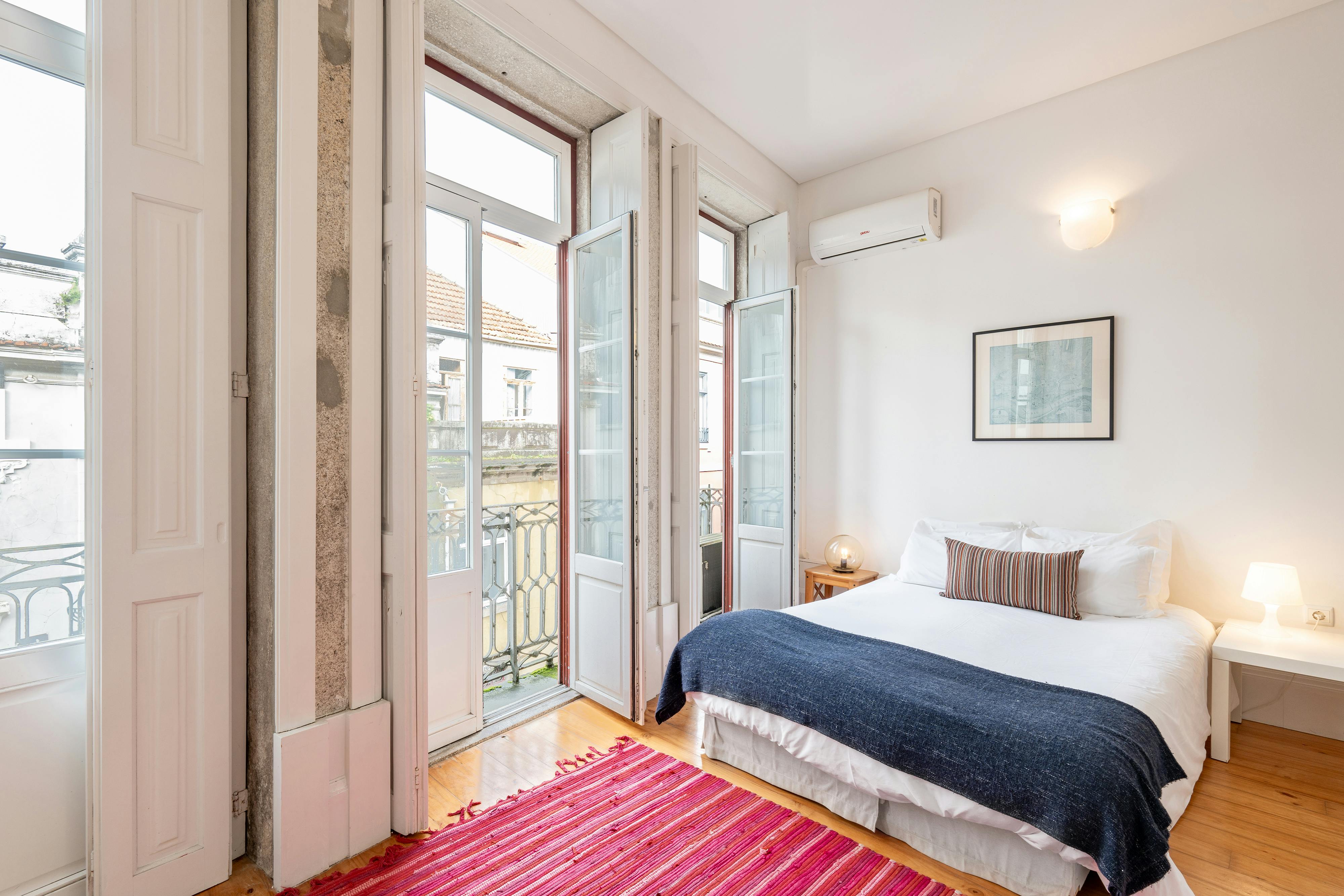 Studio for rent for €100 per month in Porto, Rua do Breiner