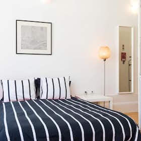 Studio for rent for €100 per month in Porto, Rua do Breiner