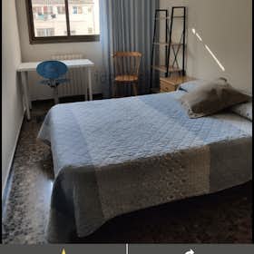 Отдельная комната for rent for 320 € per month in Zaragoza, Avenida de Valencia