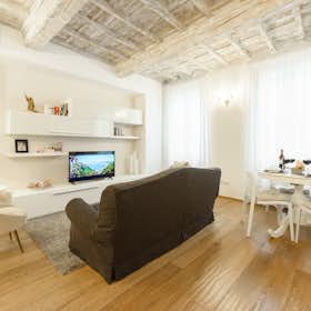 Apartment for rent for €2,500 per month in Florence, Via dei Pilastri