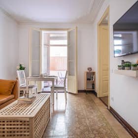Apartment for rent for €1,695 per month in Barcelona, Carrer de Roger de Llúria