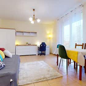 单间公寓 正在以 €639 的月租出租，其位于 Warsaw, ulica Malborska