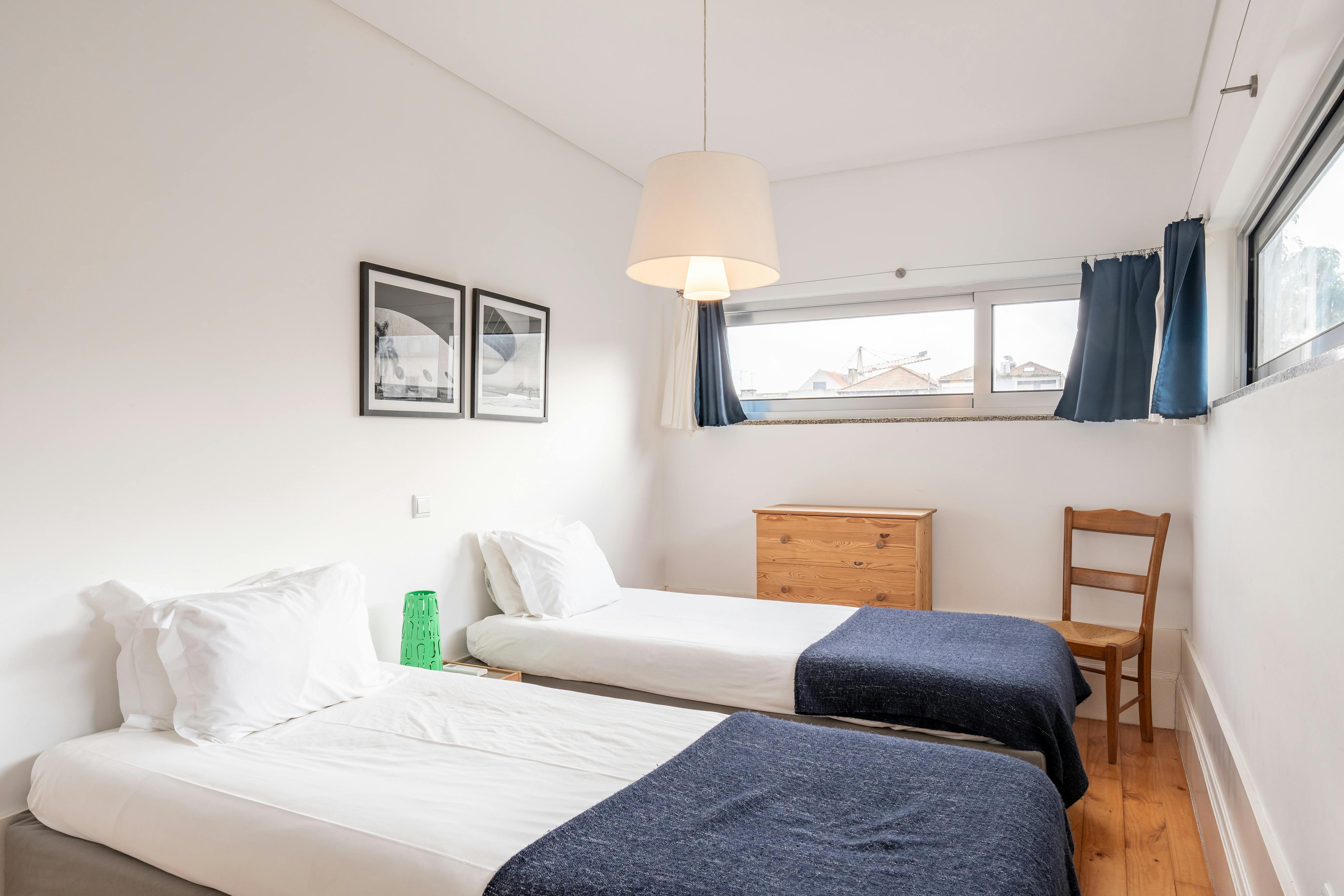 Apartment for rent for €100 per month in Porto, Rua do Breiner