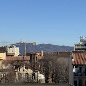 Apartament de închiriat pentru 1.270 EUR pe lună în Turin, Via Aurelio Saffi