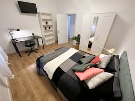 Private room for rent for €440 per month in Zaragoza, Calle Baltasar Gracián
