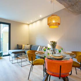Apartment for rent for €2,150 per month in Barcelona, Carrer de Casp