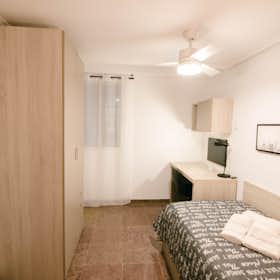 Private room for rent for €379 per month in Valencia, Carrer de Guillem de Castro