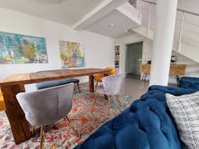Lägenhet att hyra för 2 200 € i månaden i Blaustein, Parkweg