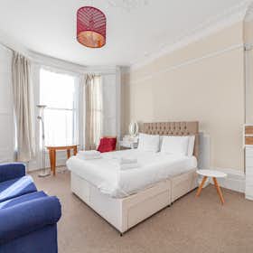 Apartamento for rent for 1516 GBP per month in London, Tavistock Road