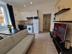 Apartment for rent for €1,674 per month in Genoa, Via Giovanni Torti