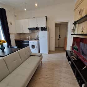 Appartement te huur voor € 1.674 per maand in Genoa, Via Giovanni Torti