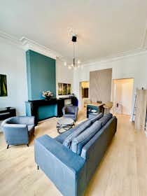 Mieszkanie do wynajęcia za 1100 € miesięcznie w mieście Ixelles, Rue Malibran