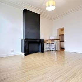 Apartment for rent for €950 per month in Ixelles, Rue Malibran