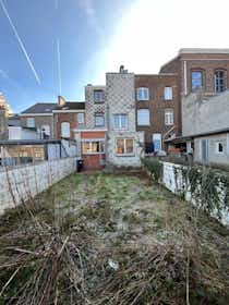 Haus zu mieten für 3.990 € pro Monat in Verviers, Chaussée de Heusy