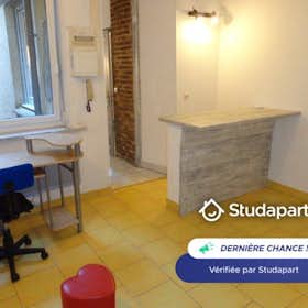 House for rent for €415 per month in Reims, Rue Gambetta