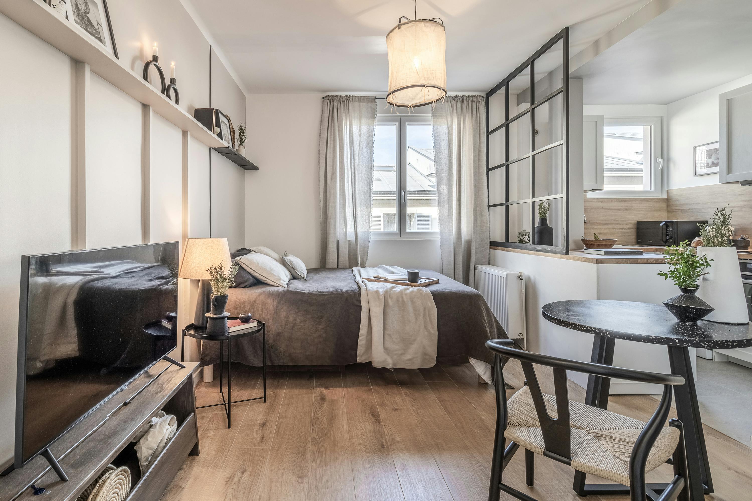 Studio for rent for €2,568 per month in Paris, Rue Robineau
