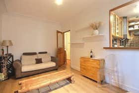 Apartment for rent for €1,802 per month in Paris, Rue Custine