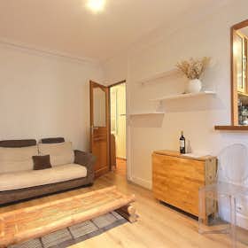 Apartment for rent for €1,802 per month in Paris, Rue Custine