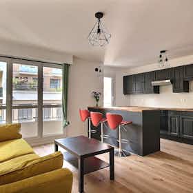 Apartment for rent for €1,802 per month in Paris, Rue Villiers-de-l'Isle-Adam
