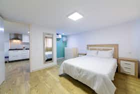 Отдельная комната сдается в аренду за 1 300 € в месяц в Almería, Calle Mojácar