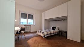 私人房间 正在以 €620 的月租出租，其位于 Venice, Via Col di Lana