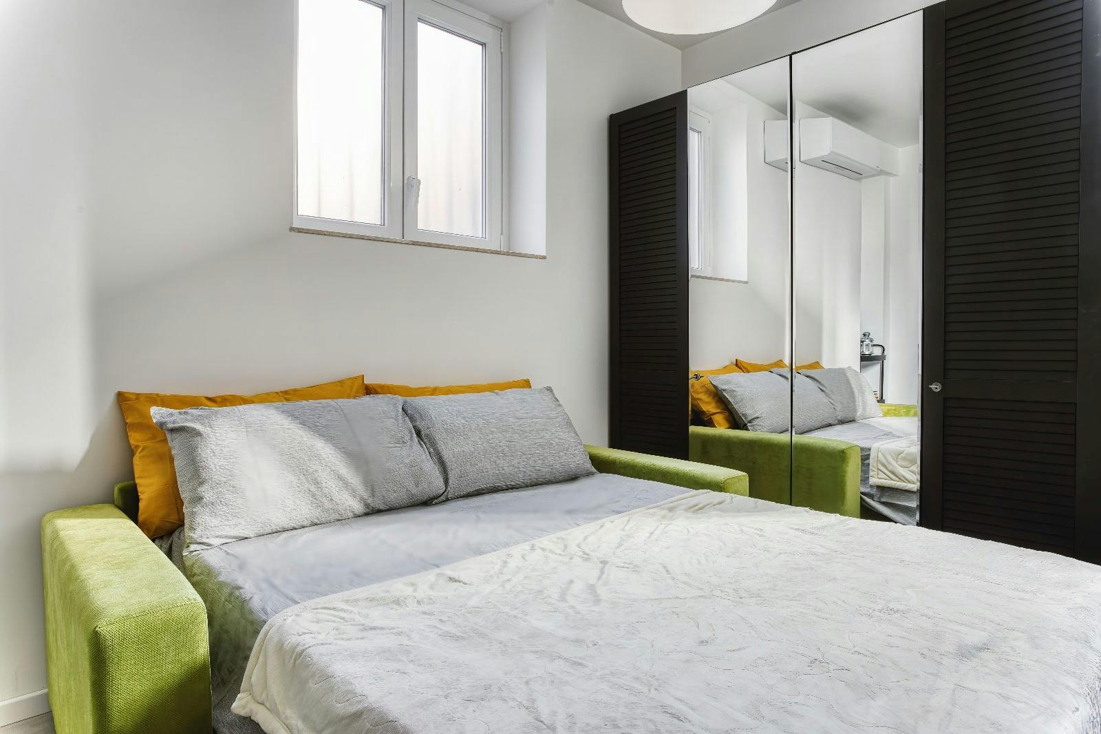 Studio for rent for €1,050 per month in Milan, Via Giovanni Battista Cassinis