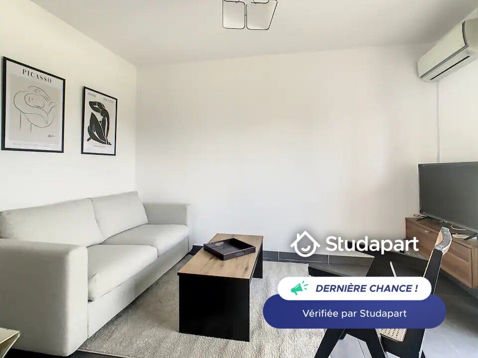 Apartment for rent for €890 per month in Antibes, Route de Saint-Jean