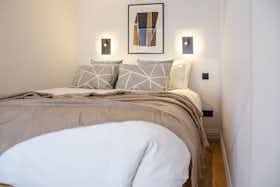 Appartement te huur voor £ 2.656 per maand in London, Coleherne Road