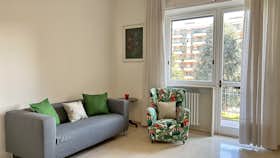 Lägenhet att hyra för 2 400 € i månaden i Milan, Via Bernardo Davanzati