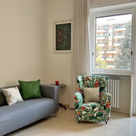Apartament de închiriat pentru 2.400 EUR pe lună în Milan, Via Bernardo Davanzati