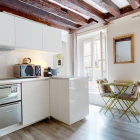 Studio for rent for €1,990 per month in Paris, Rue du Vertbois