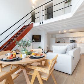 Квартира сдается в аренду за 2 100 € в месяц в Ixelles, Chaussée d'Ixelles