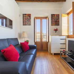 Apartment for rent for €1,139 per month in Madrid, Calle de Doña Urraca