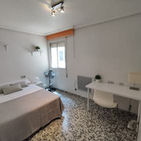 Private room for rent for €370 per month in Murcia, Calle del Pilar