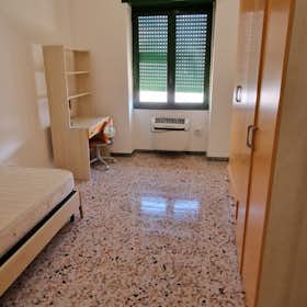 Private room for rent for €320 per month in Sassari, Via Napoli