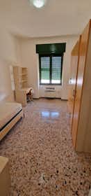 Stanza privata in affitto a 320 € al mese a Sassari, Via Napoli
