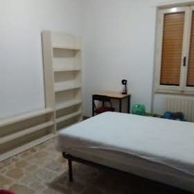 Private room for rent for €350 per month in Sassari, Via Carlo Felice