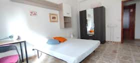 Pokój prywatny do wynajęcia za 359 € miesięcznie w mieście Sassari, Via Carlo Felice