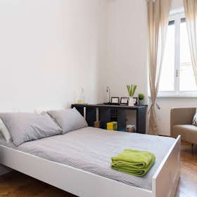 Private room for rent for €805 per month in Milan, Viale Beatrice d'Este