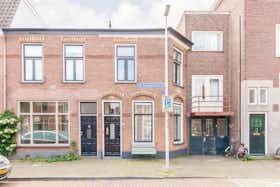 Casa in affitto a 2.000 € al mese a Utrecht, Vossegatselaan