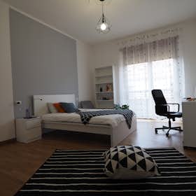 Private room for rent for €640 per month in Turin, Via Santa Chiara