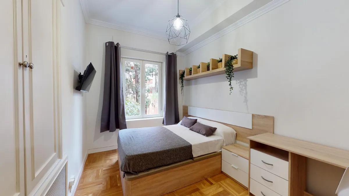 Private room in Calle de Boix y Morer, Madrid (1491253) ROOM